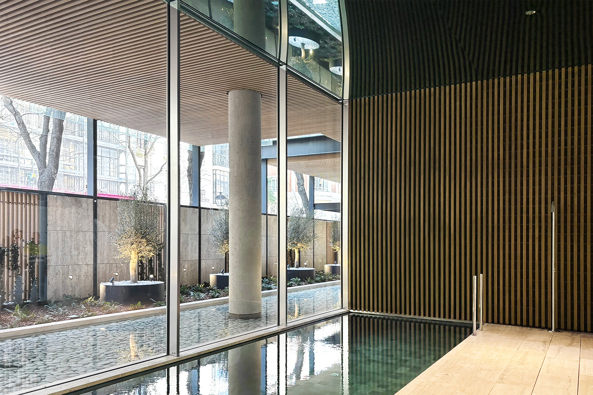 Mandarin Oriental Residences. Bambú lamiando.