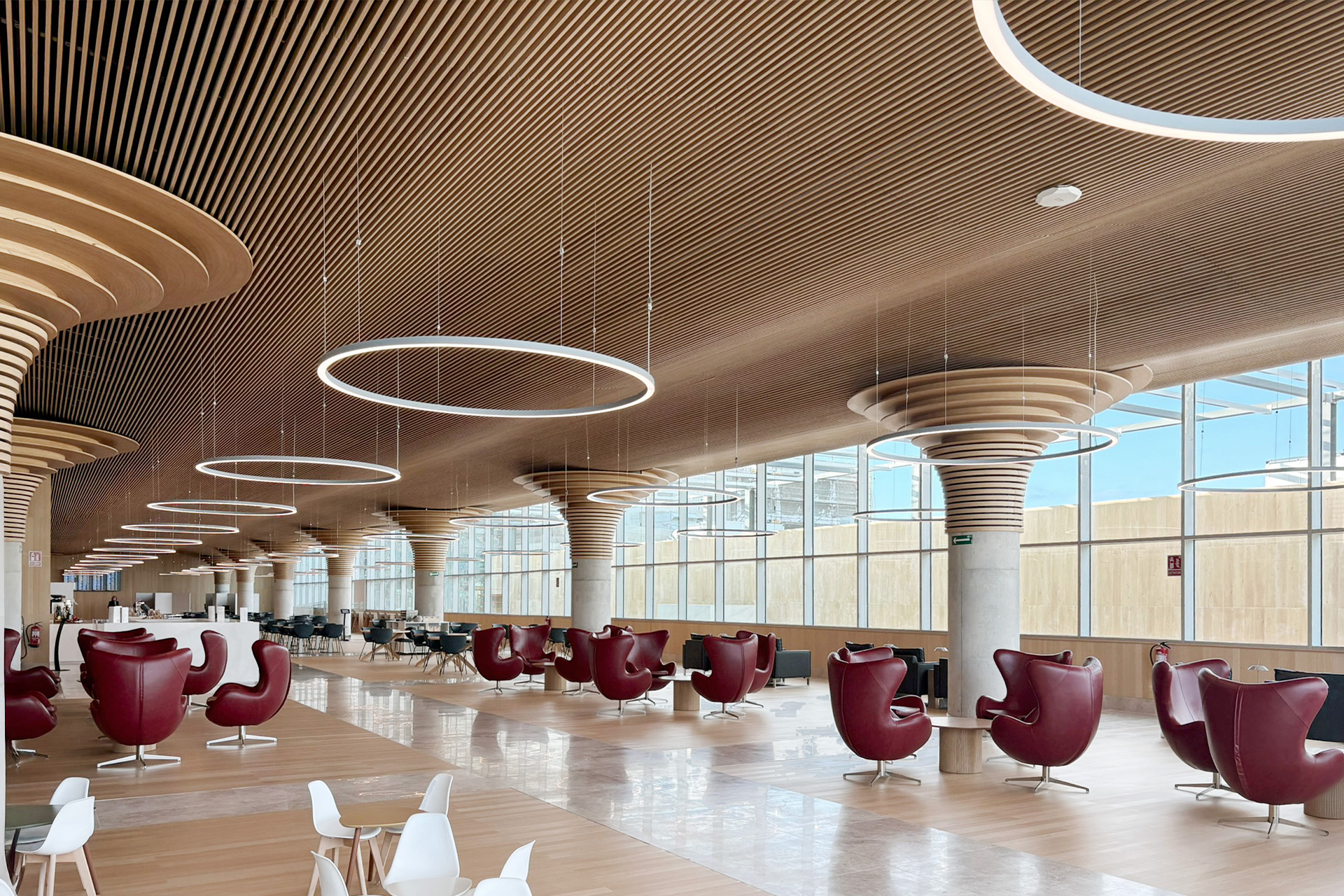 Techo de lamas de bambú. Sala VIP del Aeropuerto de Palma de Mallorca