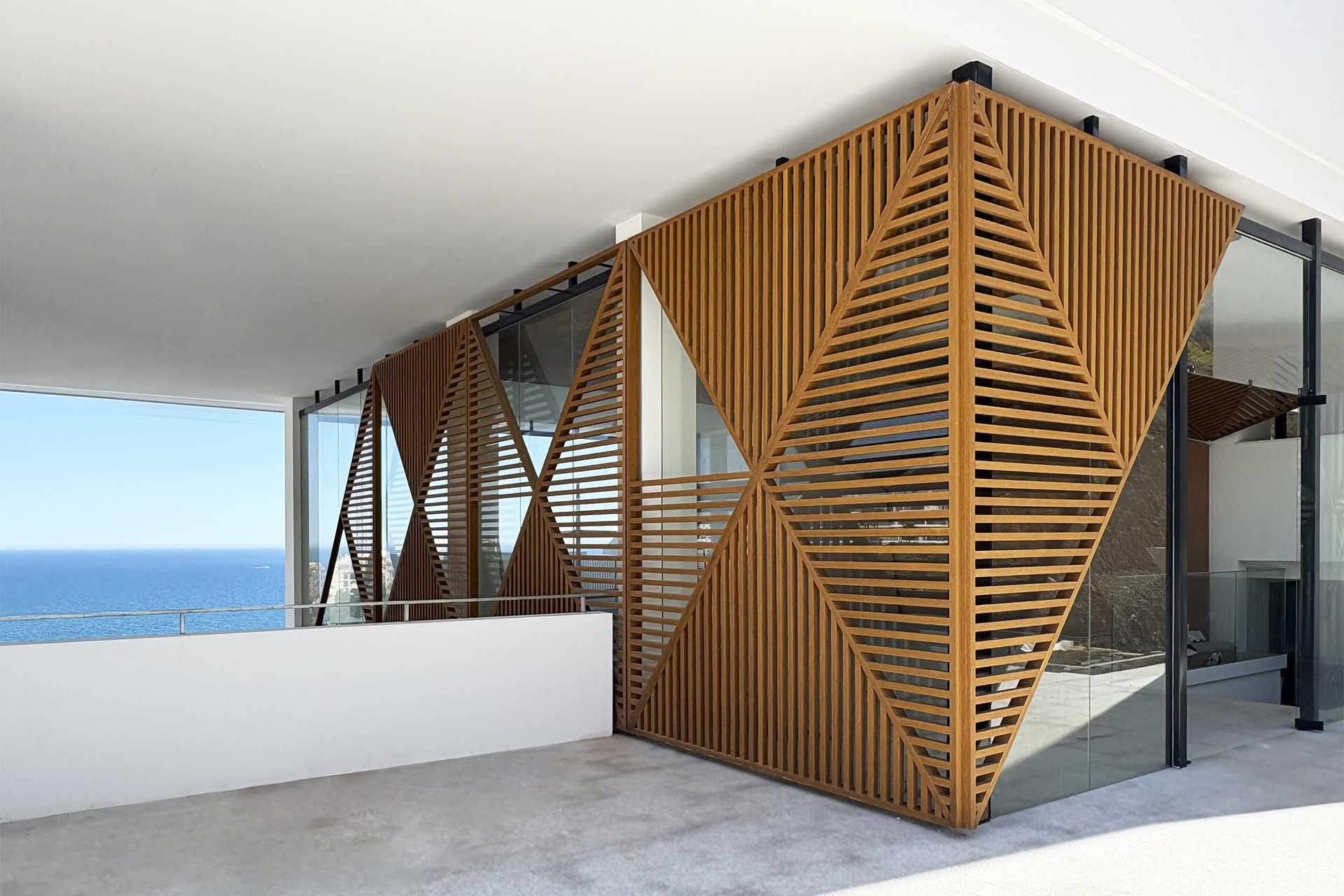 CARAT Sky Villas. Celosías y techo de lamas de bambú laminado FSC