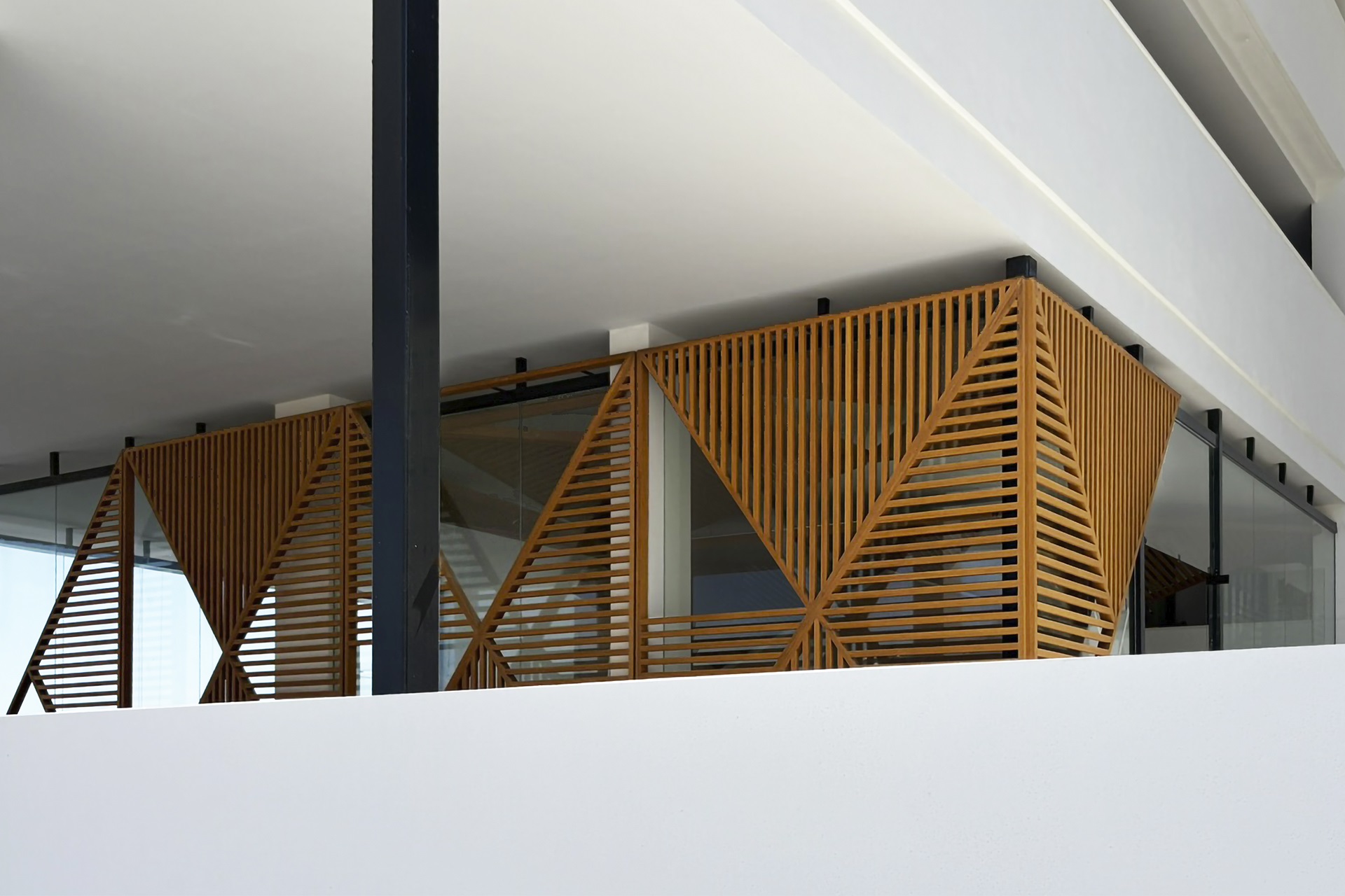 CARAT Sky Villas. Celosías y techo de lamas de bambú laminado FSC