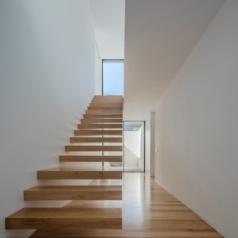Wooden stairs. Types, design and applications - Grupo Gubia