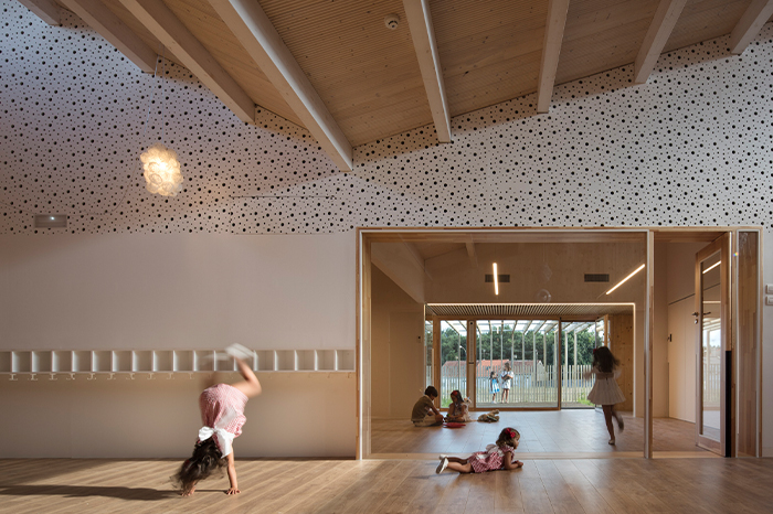 Wooden schools. Sustainable present and future