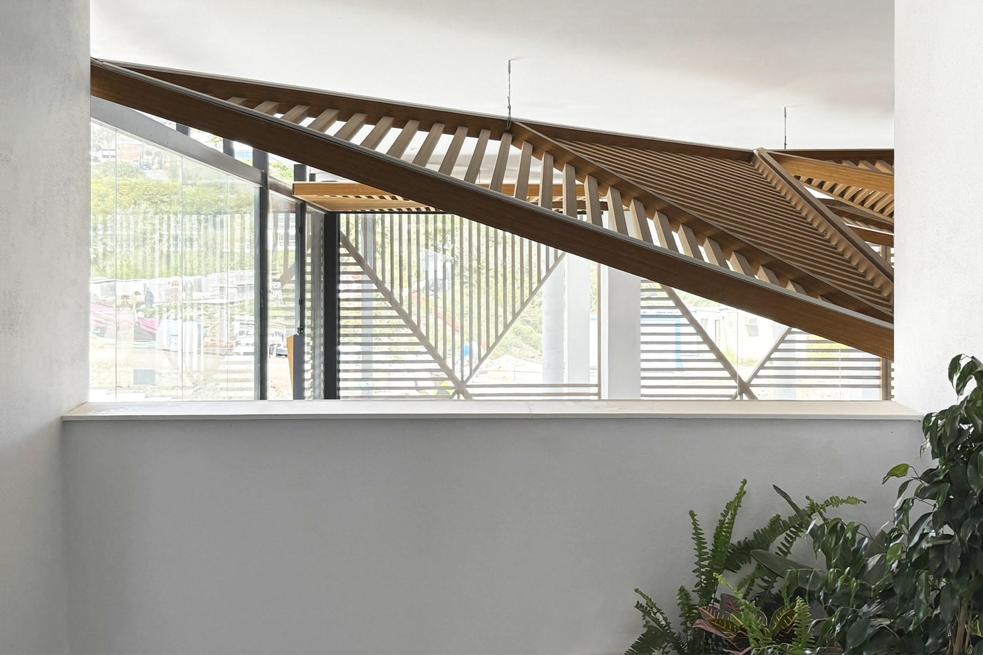 CARAT Sky Villas. Celosías y techo de lamas de bambú laminado FSC